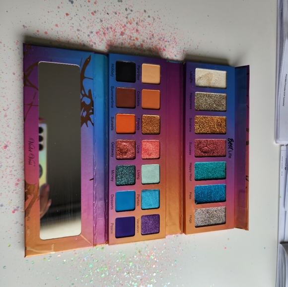 Violet Voss Best Life palette - Picture 2 of 3